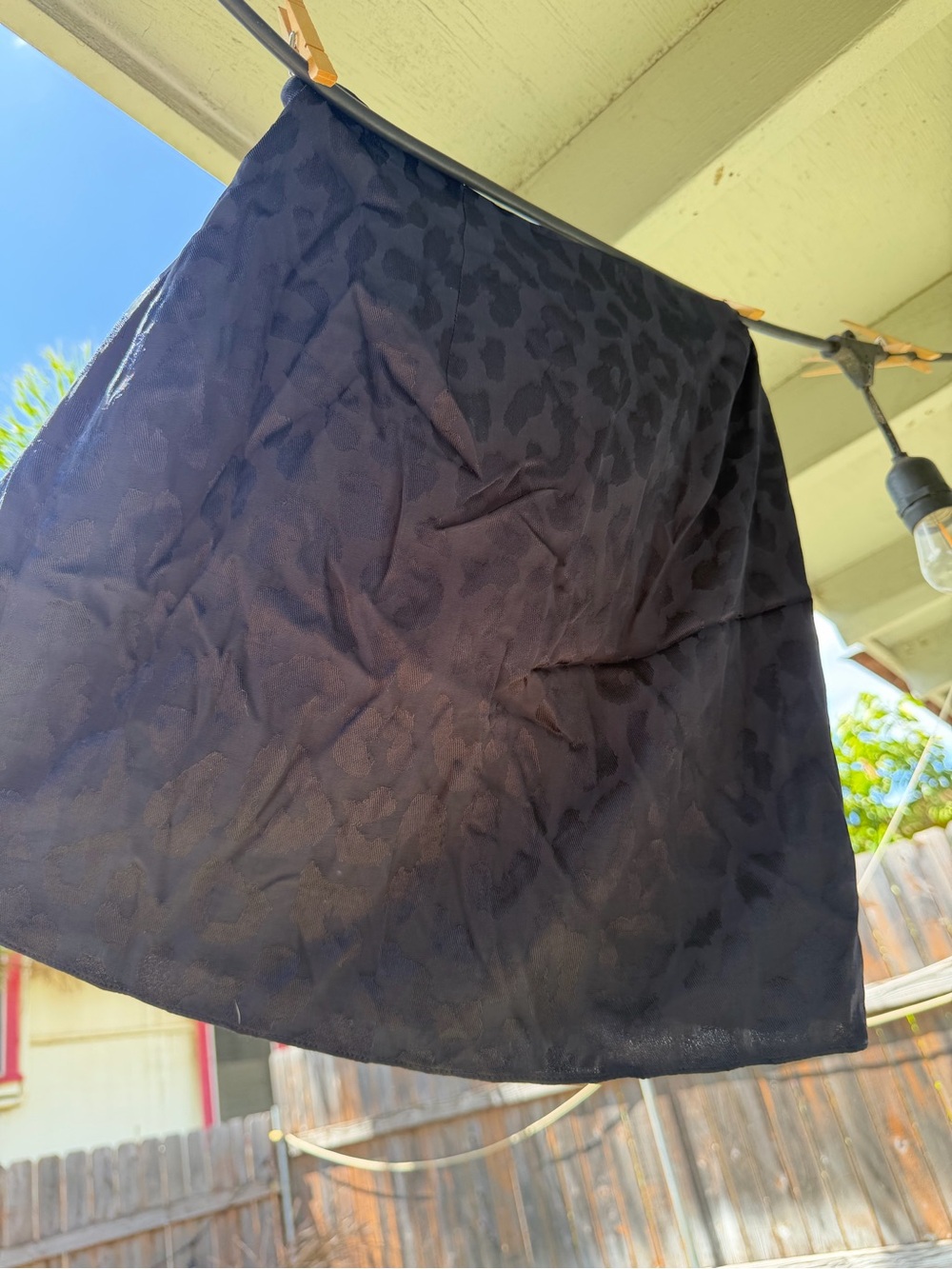 Express Textured Ruffle Mini Skirt - Picture 2 of 4
